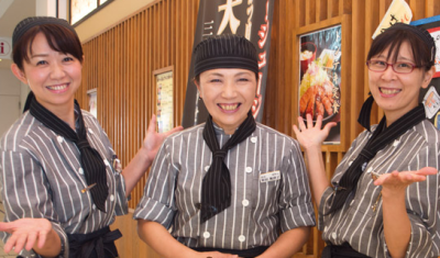 お客様やスタッフと、笑顔でコミュニケーションを楽しみながら、副店長、店長とキャリアアップもめざして!