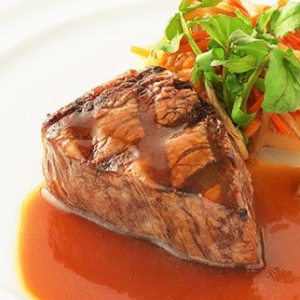 婚礼料理だけにと止まらず、記念日のお料理まで幅広いニーズに合わせた料理をお届けしています。