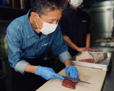 スタッフの意見も親身になって聞いてくれる料理人歴25年のエリア部長の存在も、定着率の良さの背景です。