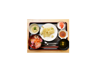 季節や行事に合わせた食事や、蕎麦打ち体験などのイベント食も好評です。あなたのアイデアも大歓迎!