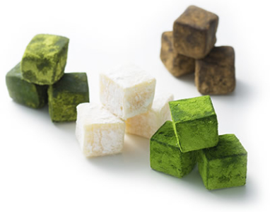 ドリンクやソフトクリーム、パフェの盛り付けなどもお願いします。