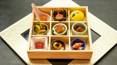 京都の老舗ミシュラン三ツ星獲得店で腕をふるった経歴を持つ店主のもとでキャリアアップを。