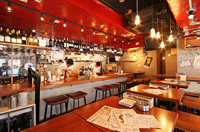 ワインバル青木酒店では、肉料理とワインの組み合わせを提案