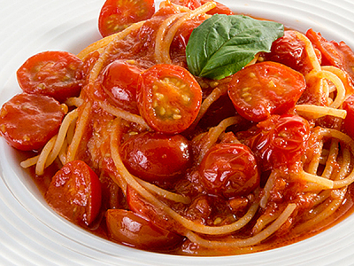 イタリアから輸入した、たっぷりと太陽を浴びた完熟トマトはを使った自家製トマトソースが人気です