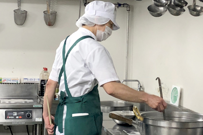 地元の新鮮な食材をつかって、社名のように「塩梅のいい食事」を提供しています。