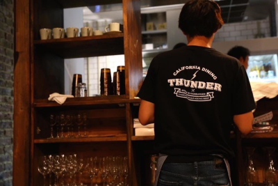 既存店では、アルバイト含め20名程度のスタッフが在籍。20代半ばの若手が中心となって活躍しています!