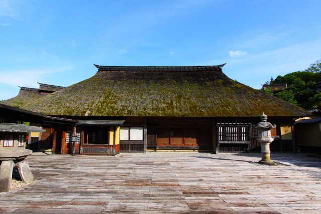全国各地の由緒あるかやぶき家屋を集めた宿泊施設 飲食店の求人 転職情報サイトならクックビズ