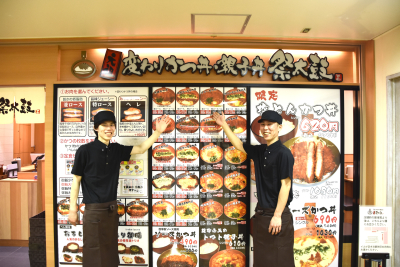 チーフ→パーサー→副店長→店長→エリアマネージャーなど、充実のキャリアプランあり。