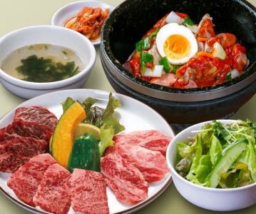 コース料理も好評です!お客様が安心して食事を楽しめるお店づくりにこだわっています。