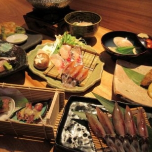 天然モノの魚介と鮮度が自慢の和食をお届けしています。
