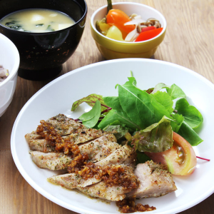 キッチンに1日中こもりきりという閉塞感がないので、日々新鮮な気持ちで調理に携わっていただけます。