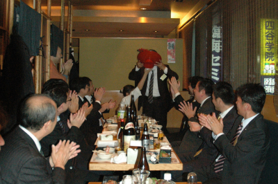 宴会や飲み会で重宝されているお店です。季節限定メニューなどのメニュー開発に携わることができます!