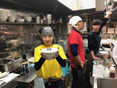 社員9名、アルバイト14名というチームで日々運営中!相談や提案がしやすい風通しの良い職場です。