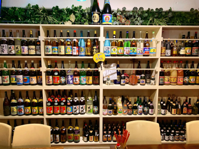 泡盛はもちろん、日本酒やワインなどのお酒もあり、さまざまな組み合わせをお楽しみいただけます。