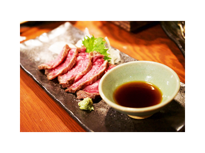 落ち着いた空間で、宴会や飲み会をお楽しみいただいております。和食割烹では、慶事や法事も対応しています