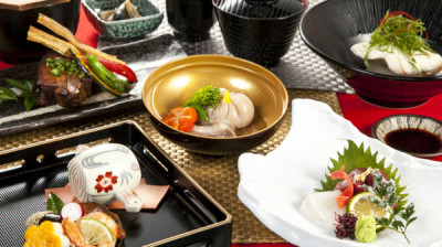 懐石料亭などで腕を磨いてきた料理長のもと、和食の基本から腕を磨けます!