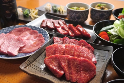 華やかに彩る美しく繊細な盛り付けをこころがけています。