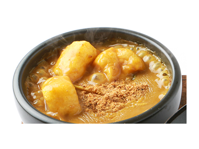 地元・名古屋の方々に親しまれている昔ながらの味をベースに、数種類の粉をブレンドしたカレースープです。