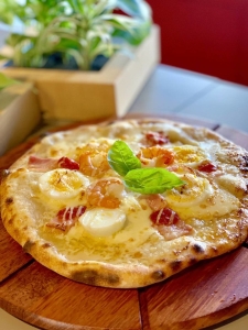 昼は周辺のビジネスワーカーや主婦など女性をターゲットに、夜は仕事帰りの飲みやお食事の利用を想定