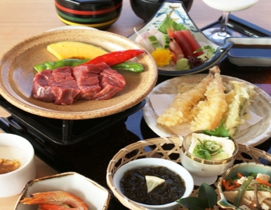 京のおばんざいや京肉じゃがなど、京野菜をふんだんに使った、京都ならではのメニューをお届けしています