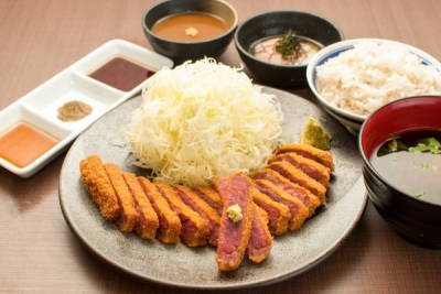 牛カツ専門店、肉カフェ、熟成牛ステーキ専門店の3ブランドで募集します!
