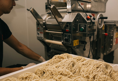 麺やスープはイチから手作り!化学調味料は一切不使用の、身体にやさしい本格派ラーメンです