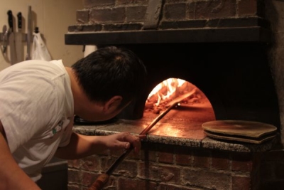 バンビーナといえば美味しいピッツァ。ピッツァ職人が1枚ずつ丁寧に焼き上げます。