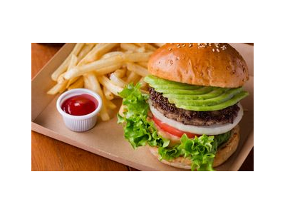多彩なラインナップのハンバーガーは好評!中でもアボカドチーズバーガーは大人気