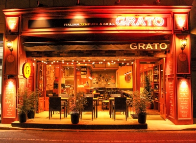 GRATO市ヶ谷店は色彩豊かな内装やインテリアにこだわり、自然の空気と緑が味わえるオシャレな店舗です