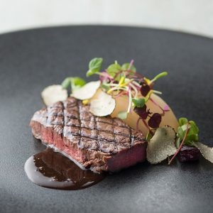 高級食材も多く扱うので知識の幅が広がります