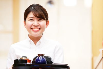 完全週休2日制、残業少なめ、リフレッシュ休暇ありの働きやすい環境をご用意しています。