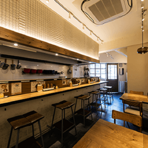 ラーメン・焼肉・居酒屋・カフェなど多彩なお店を運営する企業が母体。いずれは本部で店舗開発を行う事も◎