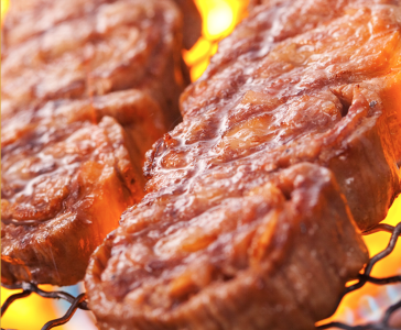 厳しい目利きで選んだ牛肉を使ったしゃぶしゃぶなど、多彩なメニューをご用意しております。