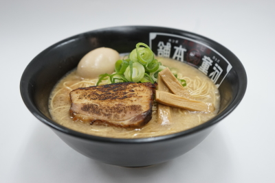 お給料を頂けるのはお客様があってこそ。店舗で調理・接客を先ずは身につけてください