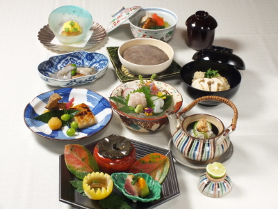 名店の流れを組む、本格日本料理が学べます