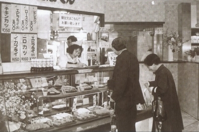 有名私立大学の食堂からスタートした、歴史あるブランドです。海外にも出店しています。
