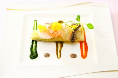 高級食材の調理法を身につけ、ベテラン料理長から学べるチャンスもあります。
