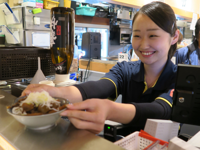 SNSやメディアでも話題の大衆酒場で、店舗スタッフを募集!「あなたらしさ」を発揮してください♪