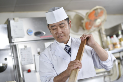 若手もベテランも活躍しています。経験を活かしてより多くのお客様に喜んでいただけるお料理を!
