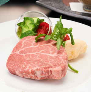 産地や旬にこだわった厳選食材のみを使用。素材本来の良さを生かしたオリジナル創作料理が自慢。