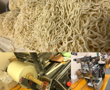 自家製の細縮れ麺にあう、こだわり野菜を使った熟成スープが特徴です。