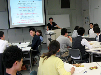 店長会議が月に数度あるため、一人で悩む心配はありません。売上UPのための勉強会もあります