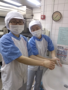 現場のスタッフは女性が多数!家庭と両立させながら活躍しているスタッフもいるほど働きやすい職場です。