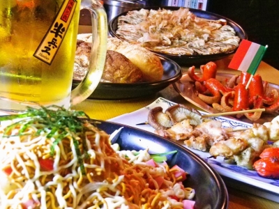 揚げパン、赤いタコさんウインナーなど、懐かしいメニューがもりだくさんの居酒屋です。