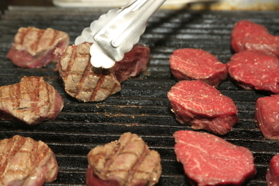 地上のレストランと変わらない味を提供できるよう、食材や調理方法など創意工夫をこらしています。
