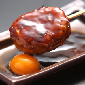 みつせ鶏の旨みが最大限に引き出されたメニューを料理人たちが心を込めて手作りで提供しています。
