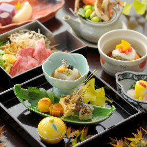 地元の食材を活かした四季折々のメニューを提供。あなたらしい、おもてなしでお客様をお迎えください
