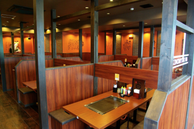 営業職、コンビニ店長、大工など、異業種出身の社員も活躍中!