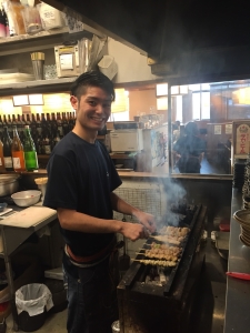 お客様から料理を褒められる機会も豊富な、炙り焼きが自慢の串焼きとお酒が楽しめる焼鳥店です。