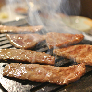 肉をさばいた経験や焼肉店での調理経験はもちろん、フレンチやイタリアンなどでの調理経験者も歓迎!